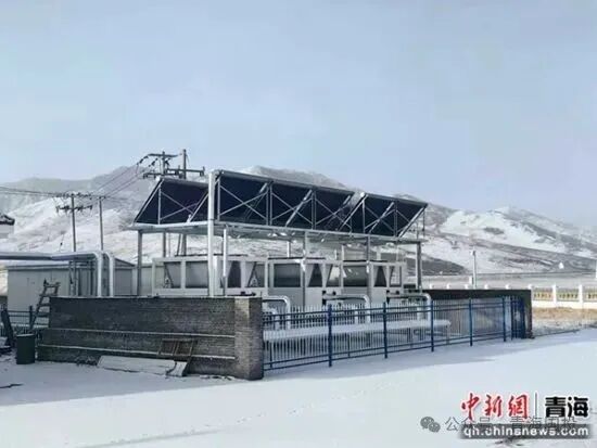 圖為青海國(guó)晟位于果洛州大武西收費(fèi)站 “太空1號(hào)”太陽能熱泵分布式供暖項(xiàng)目。青海國(guó)晟集團(tuán)供圖