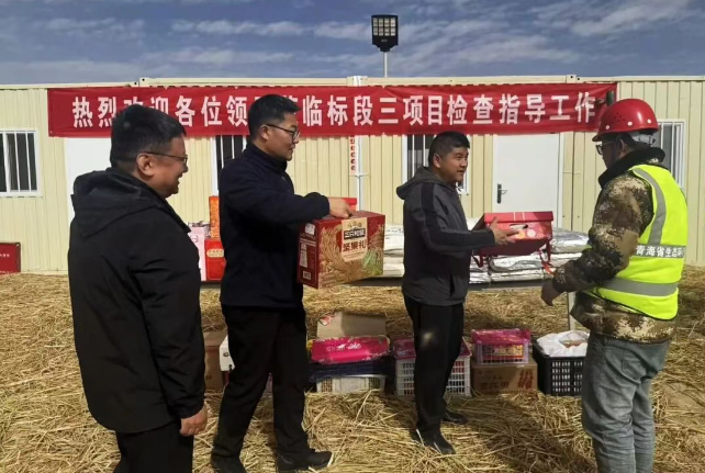 扎西端智帶隊(duì)赴生態(tài)環(huán)保公司格爾木項(xiàng)目慰問(wèn)